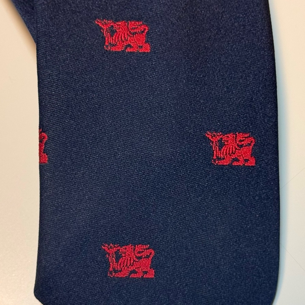 NEW Blue and Red Lion Patterned Tie